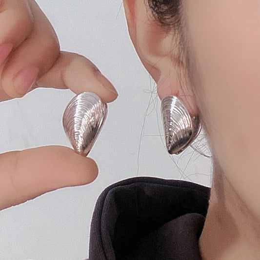 Elegant Pectinid Shape Shell Stud Earrings for Women Punk Silver Color Ear Accessories Korean Simple Female Fashion Jewelry