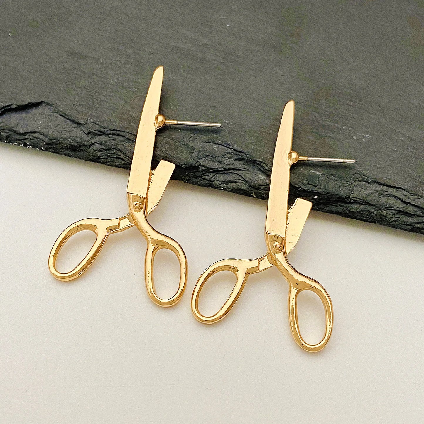 Fashion Creative New Retro Scissors Ear Studs for Women Personalized Women Hip Hop Rock Party Holiday Gift Perforated Earrings