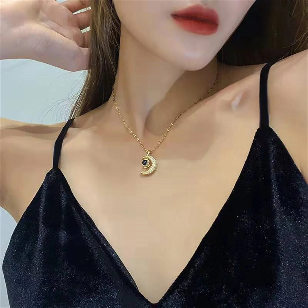 Fashion Trend Stainless Steel Moon Necklace Gold Color for Women Girl Moon Clavicle Pendant 100 Languages I Love You Gift