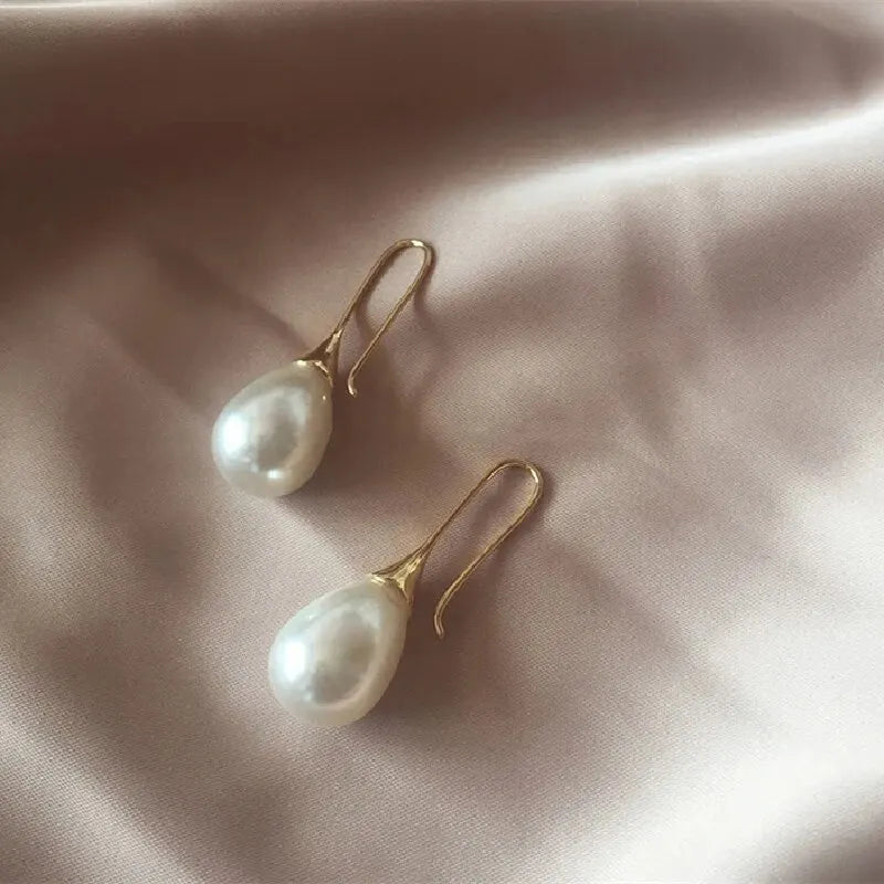 1 Pair Of Light Luxury Cool Wind Gold Plated Alloy Opal Combination Love Imitation Pearls Glass Diamond Earrings